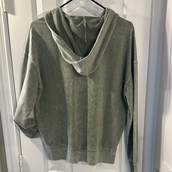 Blu Pepper women’s sage Green Hooded Sweatshirt NWT - Picture 3 of 3
